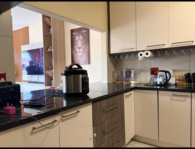 3 BEDROOM TOWNHOUSE FOR SALE IN SILVERTON